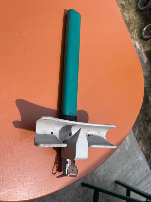 Blocator ANTIFURT AUTO volan cu Cheie