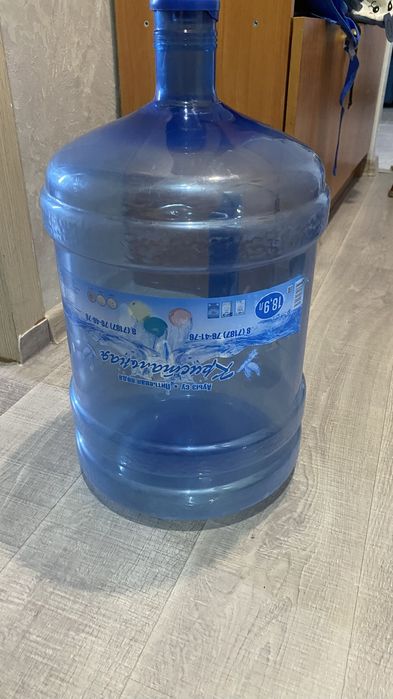 Отдам бутыль 18,9л за шоколадку