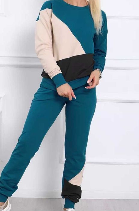 Спортивный костюм женский