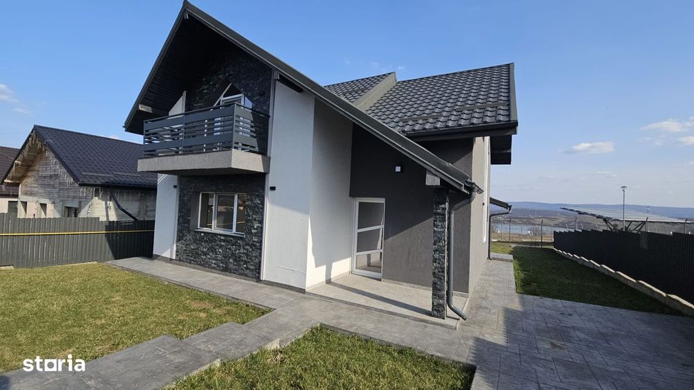 Casă modernă P+M cu vedere spectaculoasă lac Ciurbești