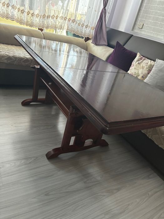 Разтегателна маса с повдигащ механизъм