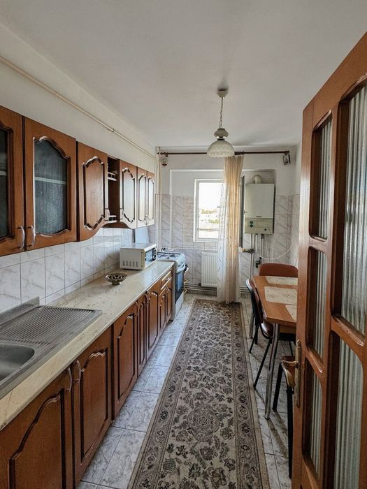 Închiriere apartament 3 camere