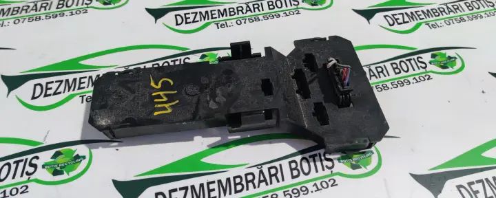 Soclu becuri lampa stop pe aripa stanga 1J6 945 257 Volkswagen VW