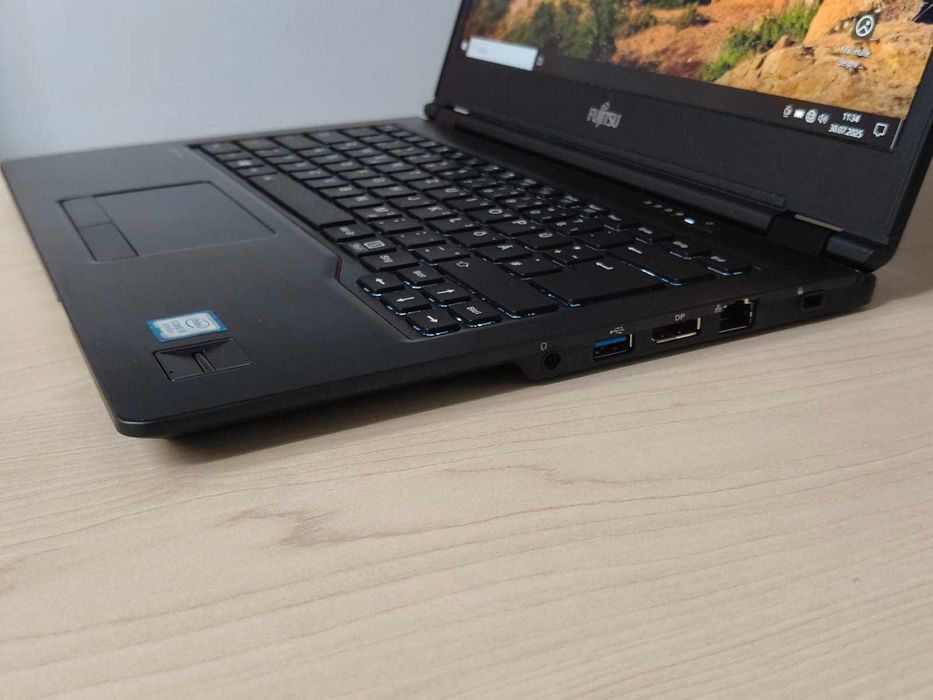Laptop Fujitsu LIFEBOOK U748 Intel Core i5-8250U, 8 GB DDR4, 256GB SSD