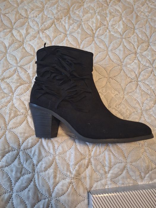 Велурени дамски боти