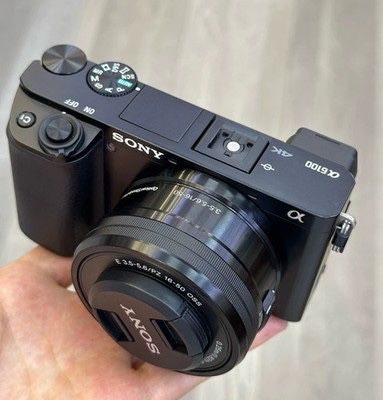 Aparat foto APS-C Sony a6100