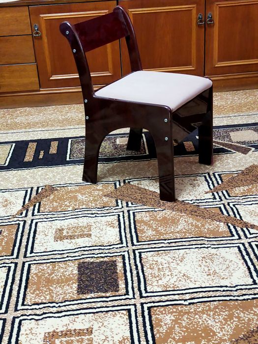 Стульчик маленький мягкий