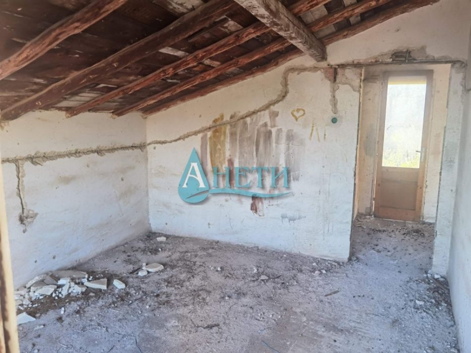 Масивна къща 144м2 с двор 600м2 и гараж 33м2 в с.Подгумер,