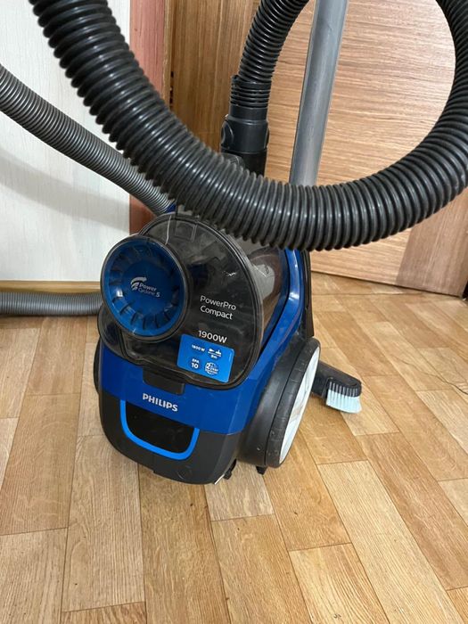 Продам Пылесос Philips PowerPro Compact 1900W