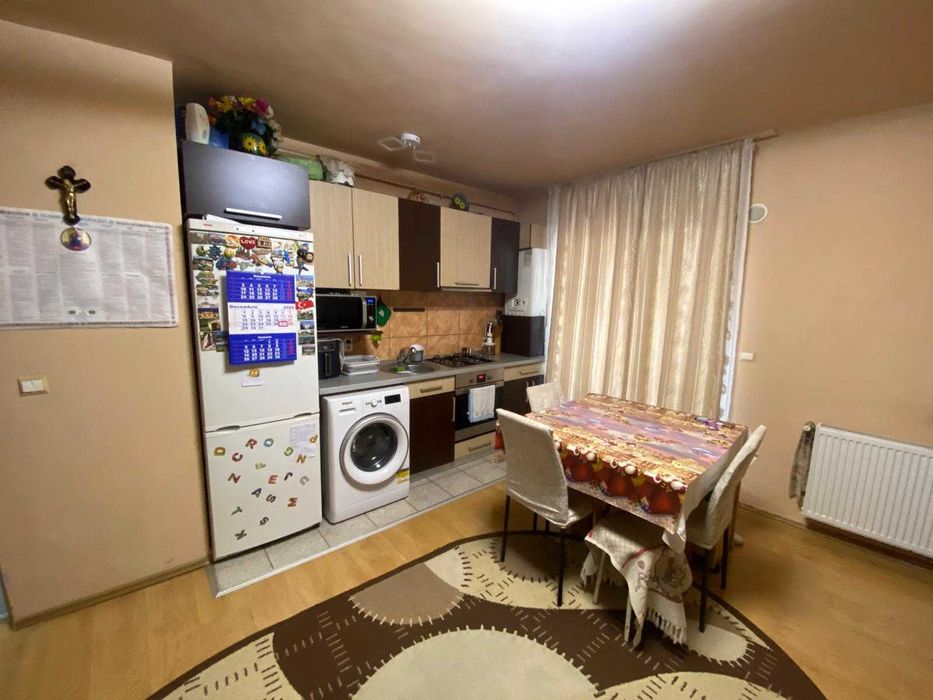 Vând apartament cu 3 camere în zona Gușterița