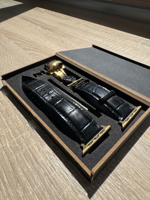 Елегантна кожена каишка за Apple Watch 46mm с "Butterfly" закопчалка
