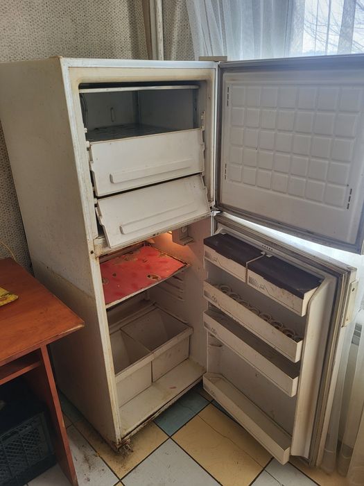 Холодильник бу,в рабочем состоянии