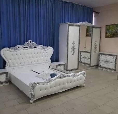 ПРОДАЕТСЯ спальный гарнитур