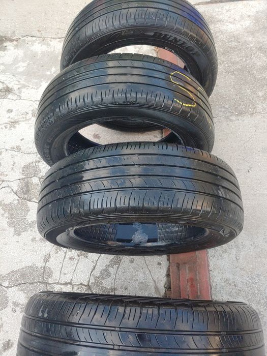 Vand anvelope vara Dunlop Enasave EC 300+ dimensiunea 215/60 R17 in stare foarte buna