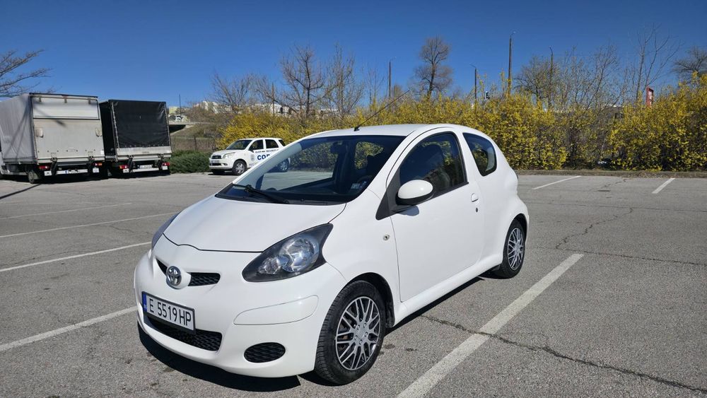 Toyota- Aygo  1000 кубика 2009г.