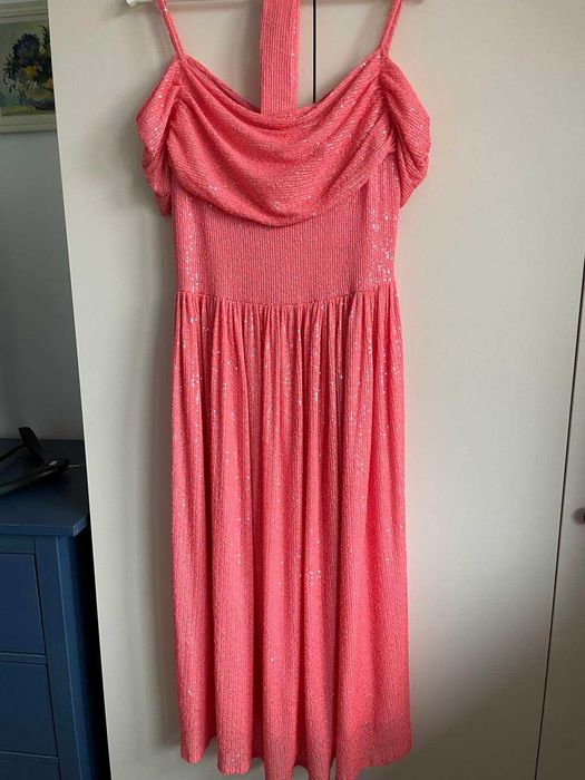 ОФИЦИАЛНА РОКЛЯ ЗА СПЕЦИАЛЕН ПОВОД