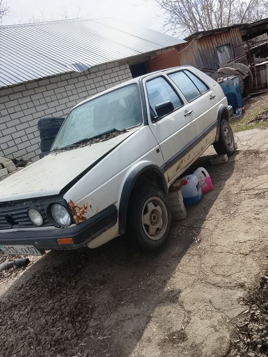 Продам машину срочно,торг у капота