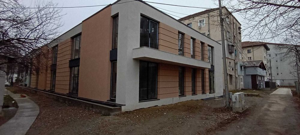 Spatiul comercial 1000 mp de inchiriat  zona Sala Sportului