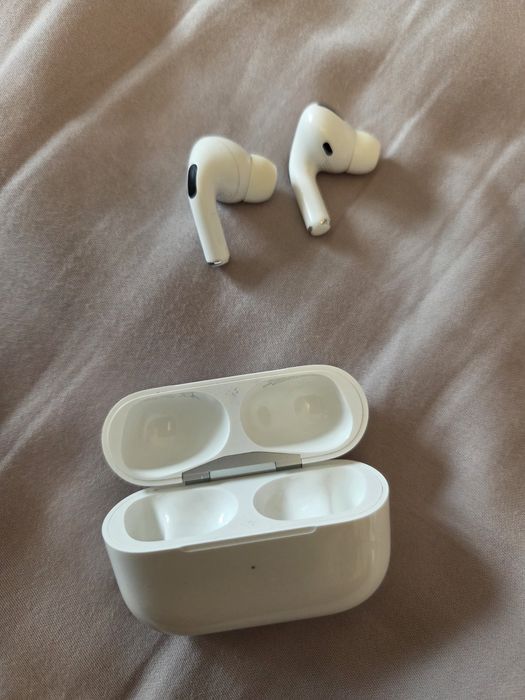 Наушники AirPods MagSafe charging case