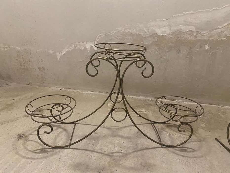 Продам 2 подставки под комнатные цветы