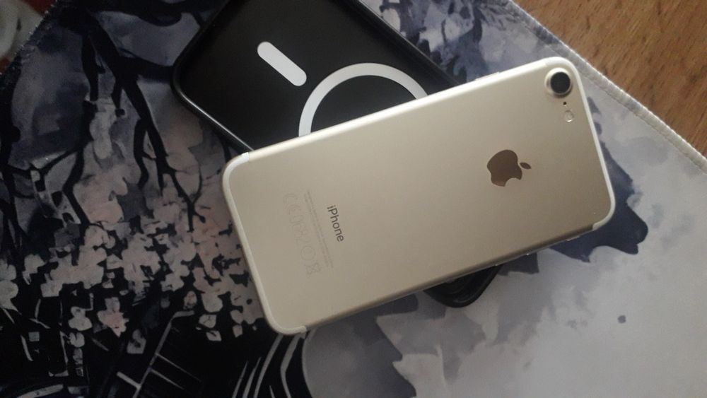 Продам iPhone 7 .128