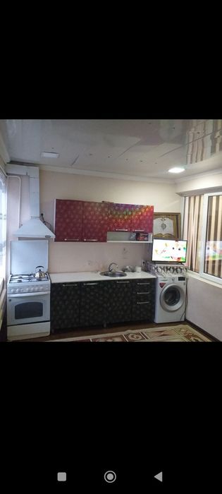 Тошкентда Абу Сахий Бек Топи Савдо Мажмуасини Олдида УчасткаСтудентлар