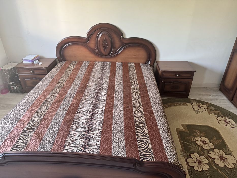 Продам спальный гарнитур