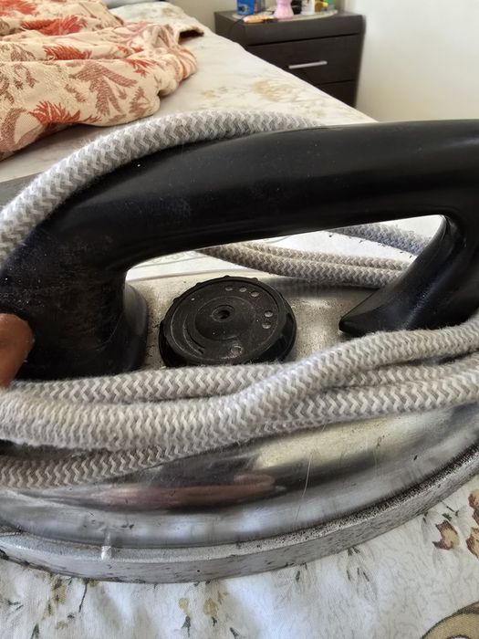 Паравой утюг совершенно новый Белвош