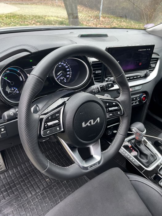 Продавам Киа Сеед Kia Ceed plug-in hybrid 2021 година