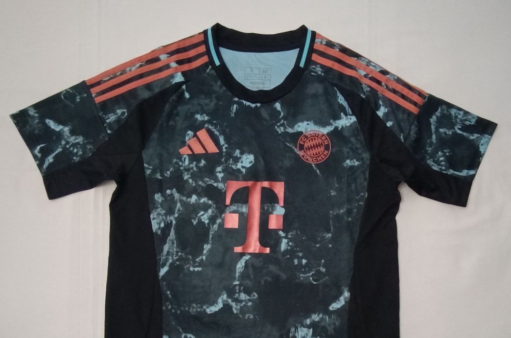 Adidas Bayern Munchen #17 Olise Away Jersey тениска S Адидас Байерн Мюнхен #17 Олисе фланелка футбол