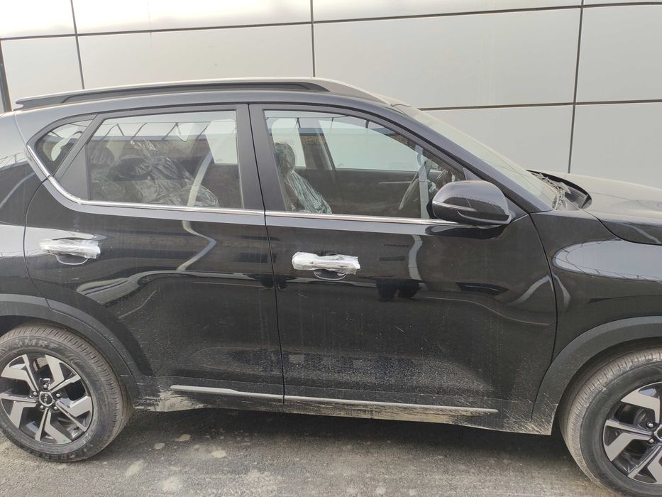 Kia sonet yangi salonda turipdi