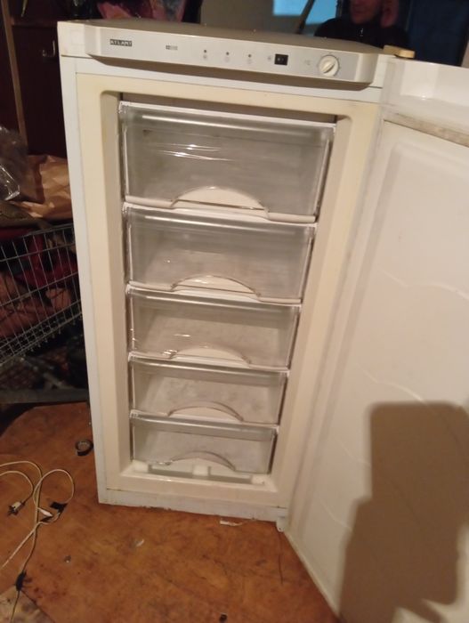 Морозилка стоячая