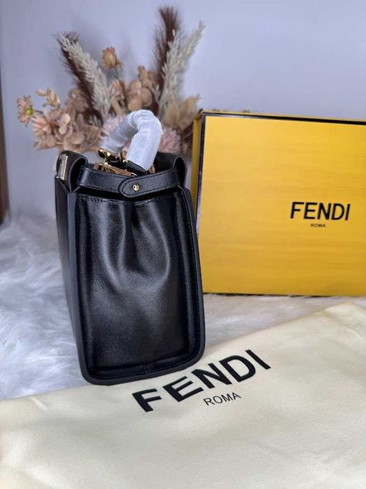 Geanta Fendi Peekaboo Mini piele naturala 100% prezentare completa