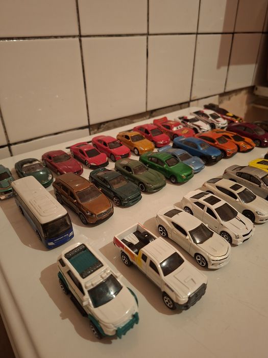 Lot de 37 masinute de dierite marimi.