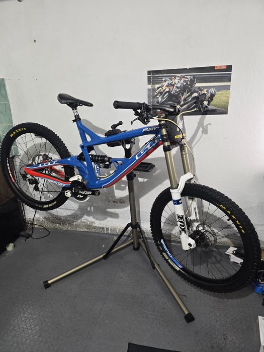 GT FURY колело за спускане,downhill, Fox 40