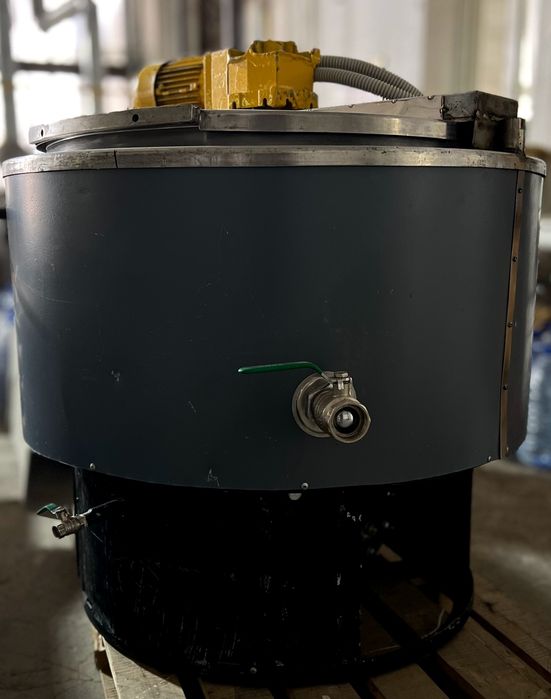 Миксер для пищевой промышленности из нержавеющей стали, объём 200 л.