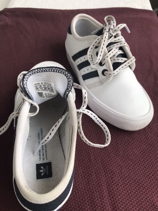 Продам белые кросовки adidas