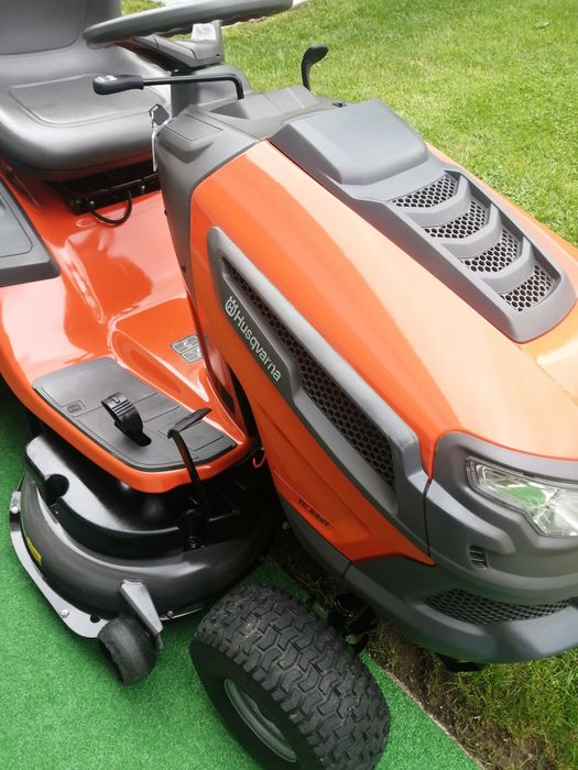 Tractoras gazon husqvarna TC 242 T 764 cc. Stare Impecabilă!