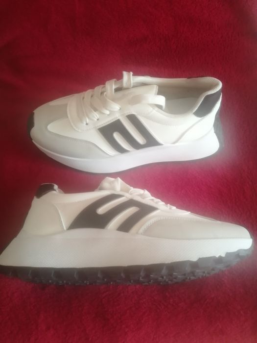 Маратонки нови, номер 38,дамско, черно-бели