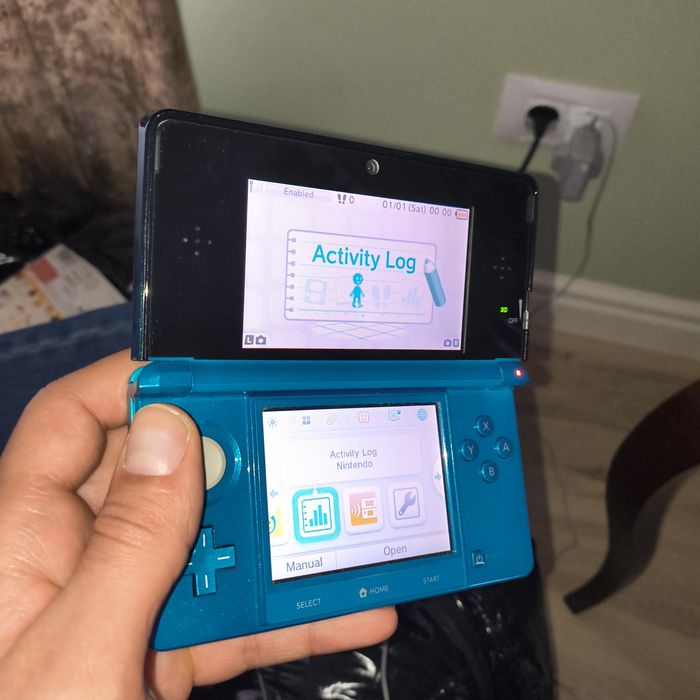 Nintendo 3DS LA CUTIE , condiție  IMPECABILA, luat de la  ALTEX.