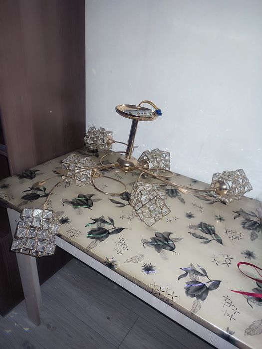 Продам люстру отличную