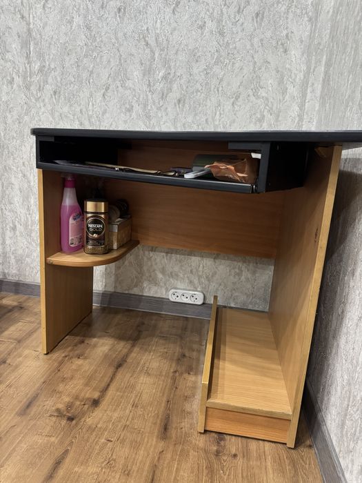 Продам компьютерный стол