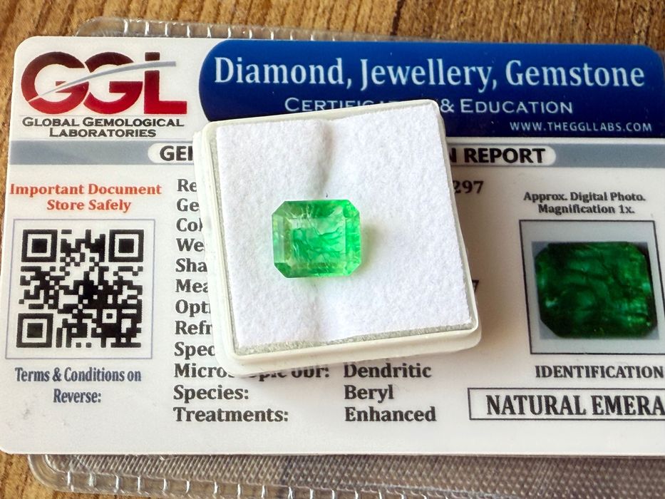 Изумруд ( Смарагд ) -  3.17 КАРАТА + Сертификат