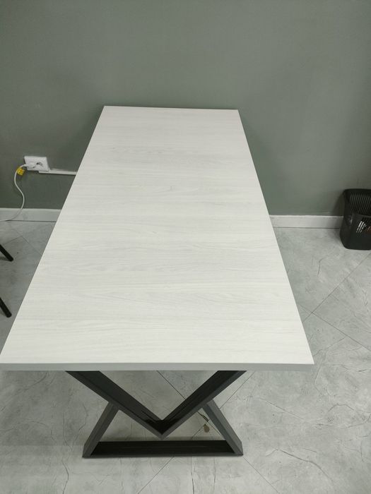 Продам офисный стол.