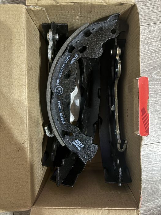 Барабанни накладки TRW за ръчна спирачка Тойота, Пежо, Ситроен, Сузуки