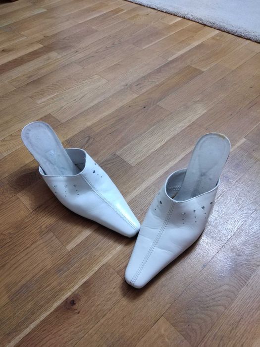 Затворени чехли на ток