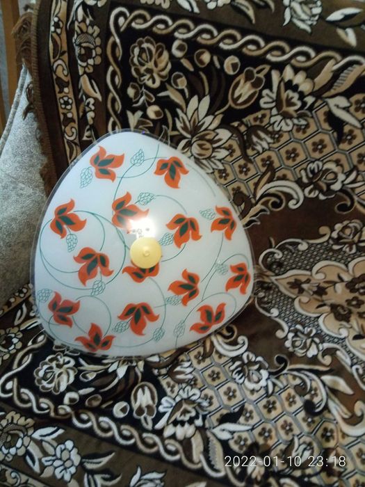 Продам электрическую люстру  б/у