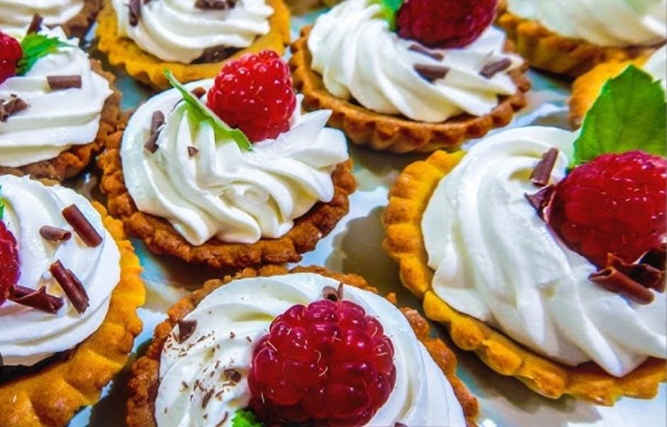 Tartaletka shirinligi va mini perojniylar