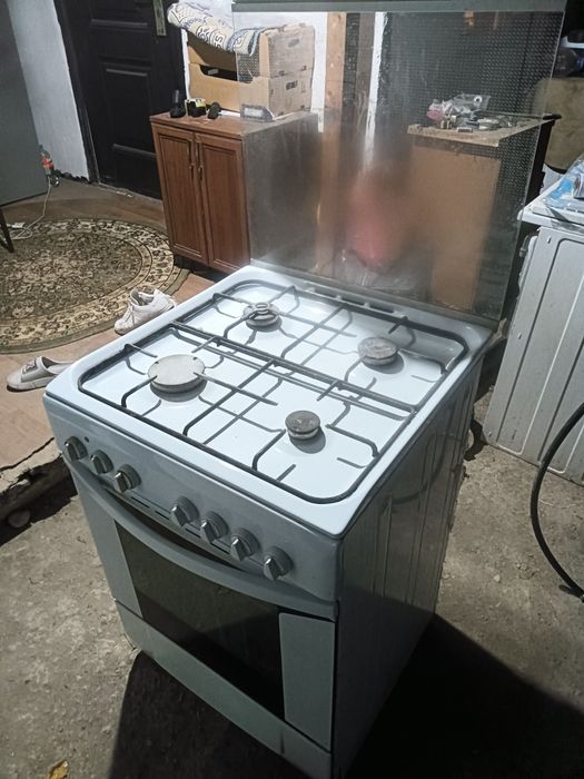 Продам газ плиту