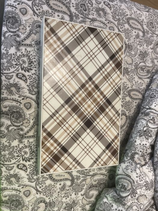 Table în stare perfectă aproape  include și zarurile